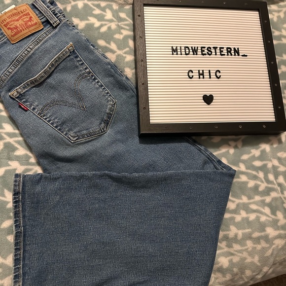 Signature by Levi Strauss Denim - (Sold) Levi Strauss straight ankle Jean